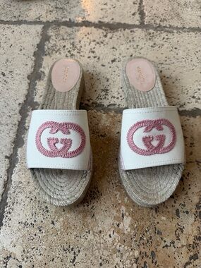 Gucci White Slide Espadrille Sandals 6.5 with Pink GG Embroidery